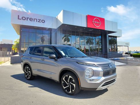Used 2022 Mitsubishi Outlander SE AWD/4WD image 3