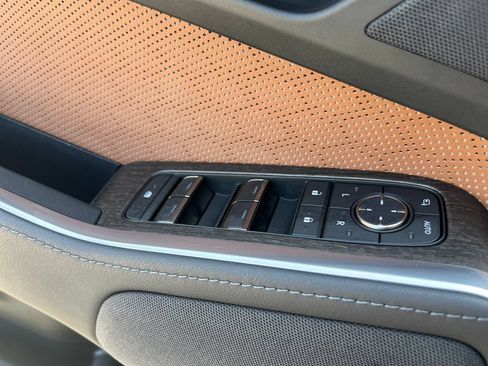 Used 2025 Lexus GX 550 w/ Accessory Package (Z1) AWD/4WD image 11