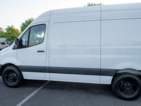 Used 2025 Mercedes-Benz Sprinter 2500 image 5