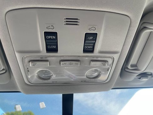 Used 2015 Toyota RAV4 XLE AWD/4WD image 19