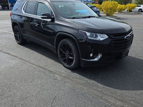 Used 2018 Chevrolet Traverse LT w/ LPO, Black Accent Package image 2