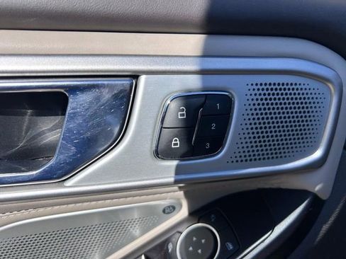 Used 2020 Ford Explorer Platinum w/ Premium Technology Package image 21