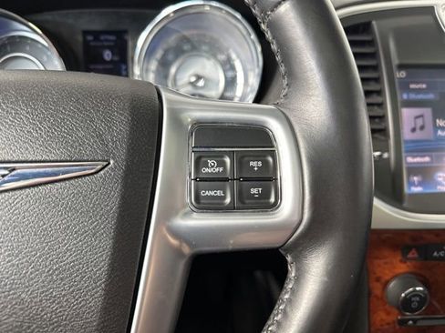 Used 2014 Chrysler 300 RWD image 16