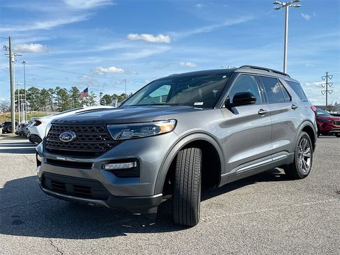 Used 2023 Ford Explorer XLT w/ Equipment Group 202A image 2