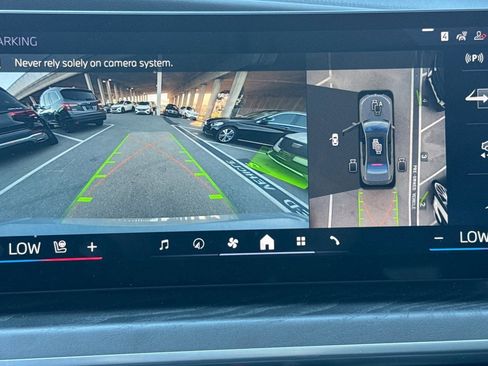 Used 2023 BMW 740i image 25