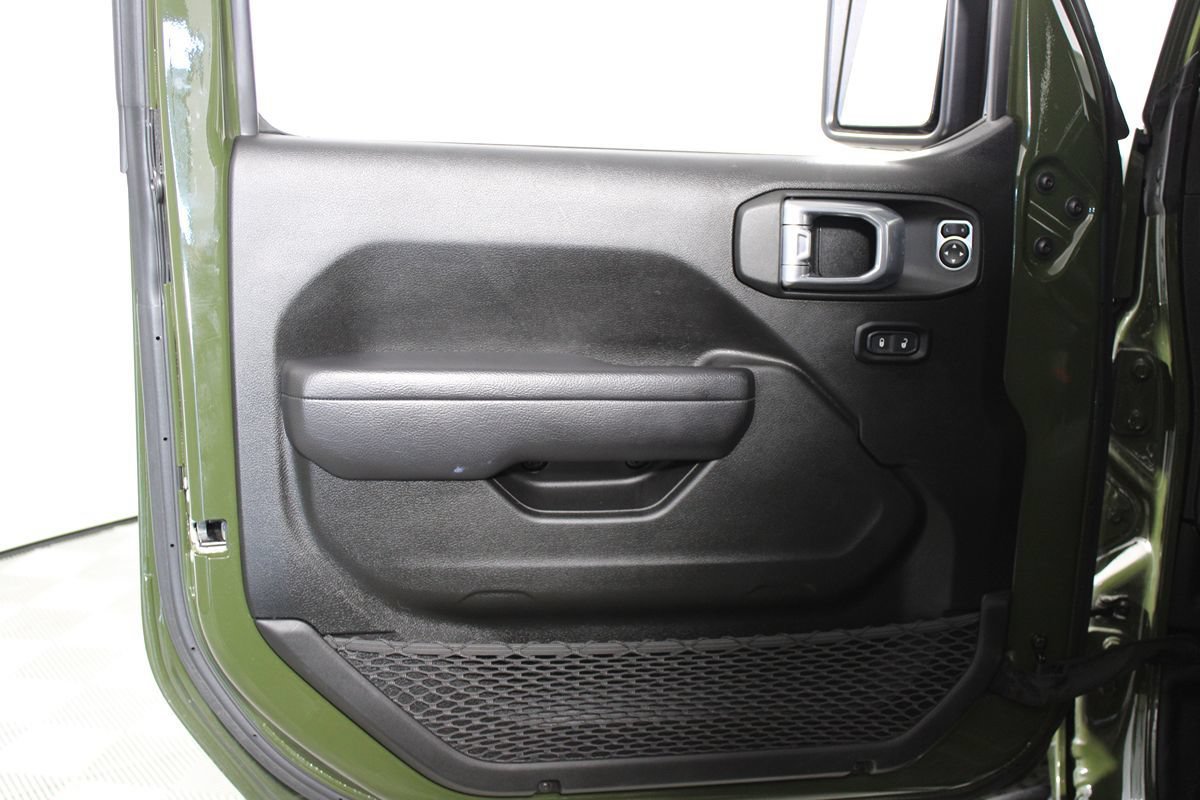 Used 2024 Jeep Wrangler Unlimited AWD/4WD image 5