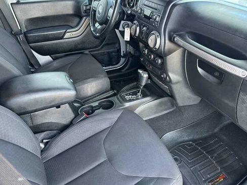 Used 2018 Jeep Wrangler Unlimited Sport S AWD/4WD image 15