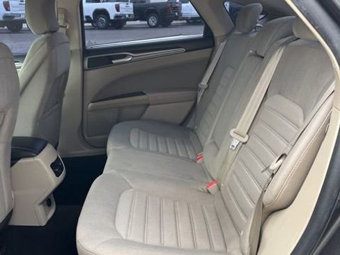 Used 2019 Ford Fusion SE FWD image 33