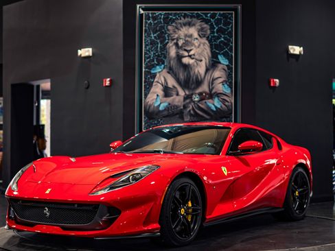 Used 2020 Ferrari 812 Superfast RWD image 1