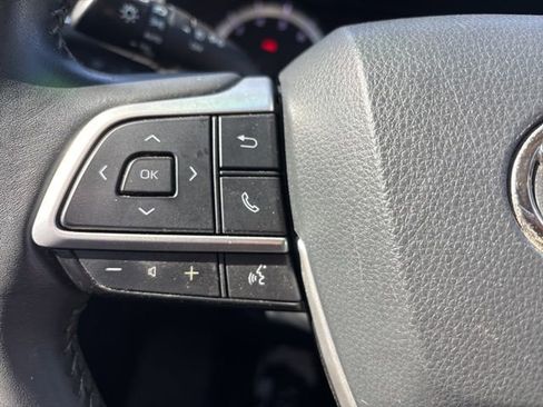 Used 2022 Toyota Highlander LE image 17