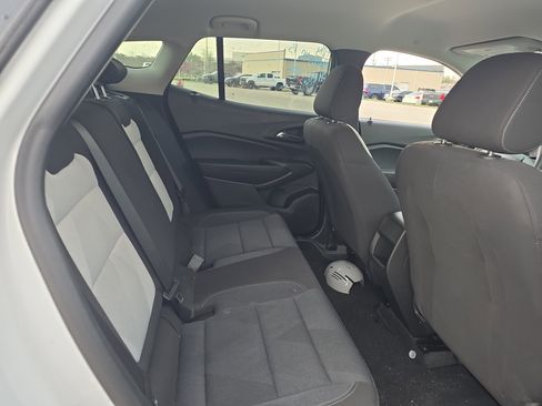 Used 2024 Chevrolet Trax LS w/ LS Convenience Package image 10