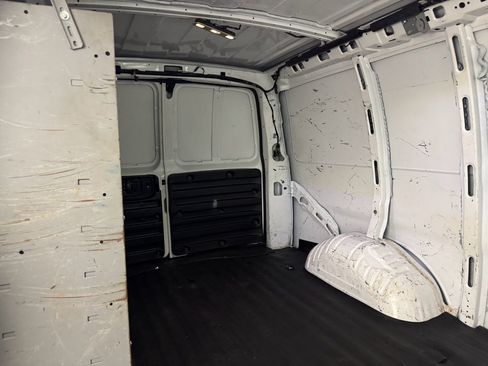 Used 2019 Chevrolet Express 3500 w/ Driver Convenience Package image 32