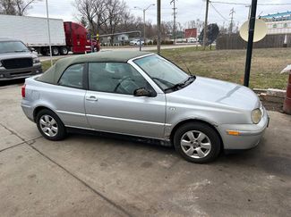 Used 2002 Volkswagen Cabrio GLX FWD video 1