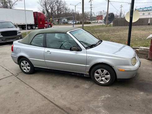 Used 2002 Volkswagen Cabrio GLX FWD image 1