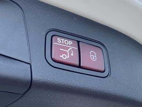 Certified 2025 Mercedes-Benz GLA 250 image 12