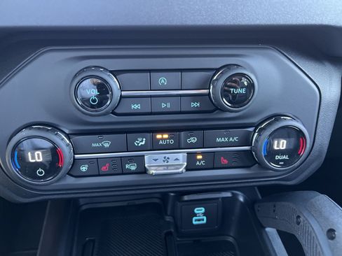 New 2025 Ford Bronco Outer Banks w/ Sasquatch Package AWD/4WD image 29