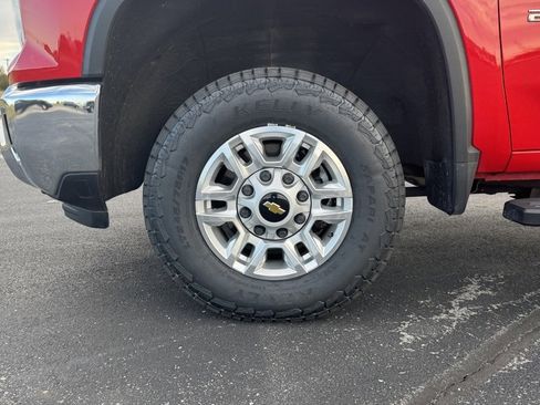 Used 2024 Chevrolet Silverado 2500 LT w/ Convenience Package image 34