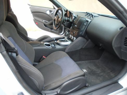 Used 2013 Nissan 370Z Roadster image 9