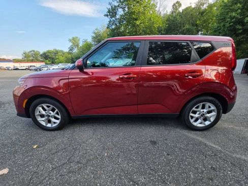 Used 2021 Kia Soul S FWD image 2