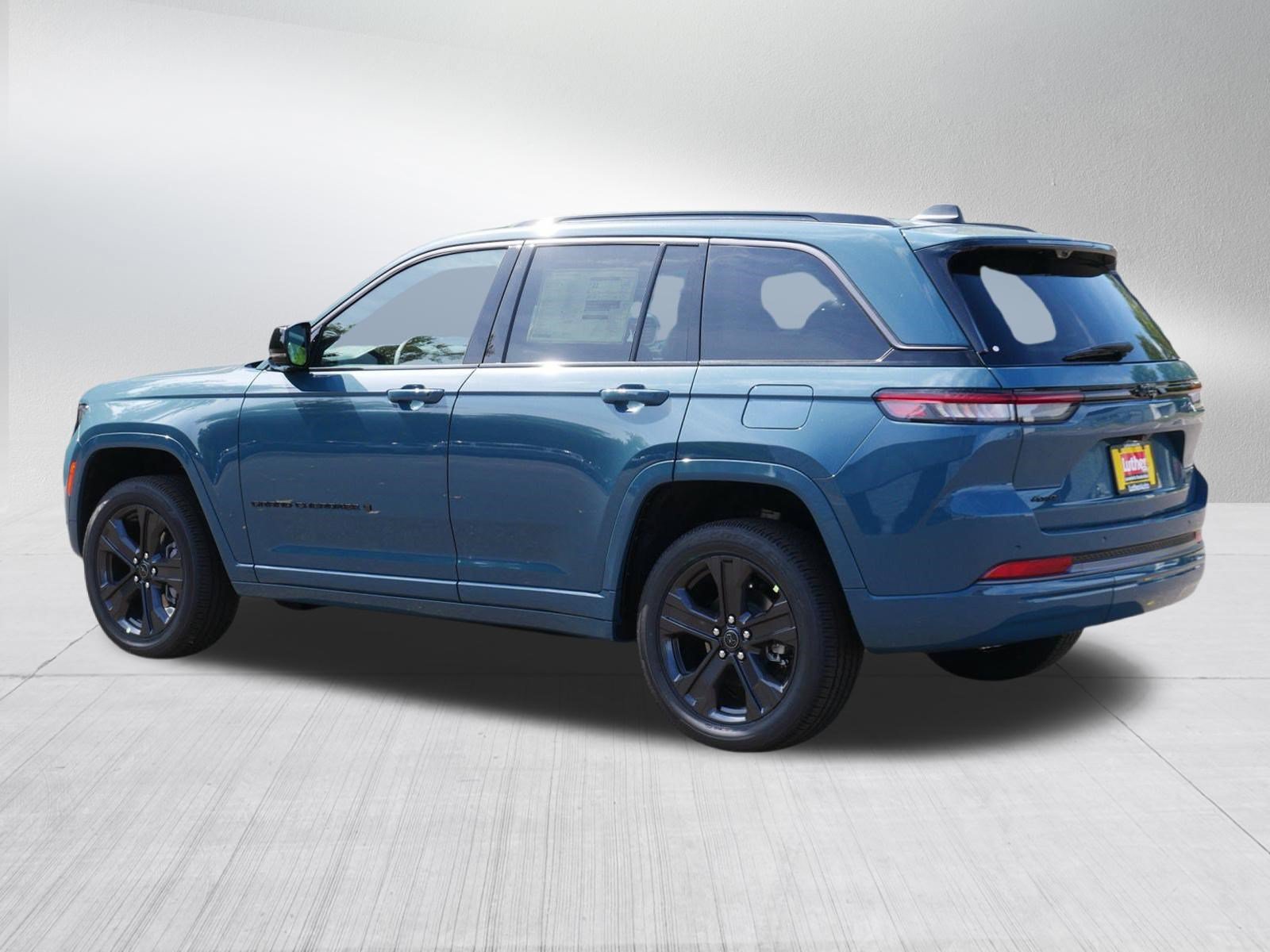 New 2027 Jeep Grand Cherokee Limited AWD/4WD image 2