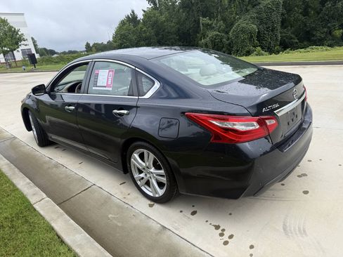 Used 2016 Nissan Altima 3.5 SL FWD image 3
