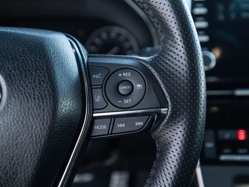 Used 2019 Toyota Avalon XSE image 23