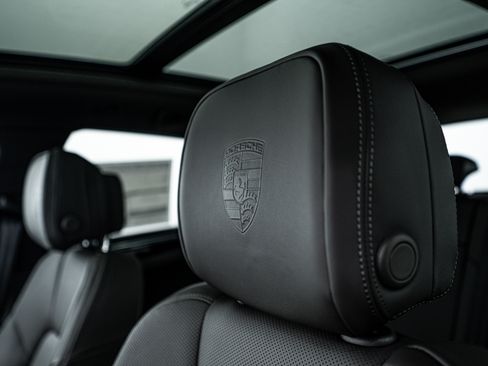 Certified 2025 Porsche Macan image 15