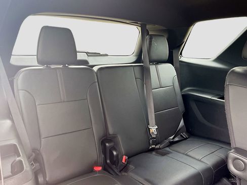 Used 2023 Chevrolet Traverse RS image 28