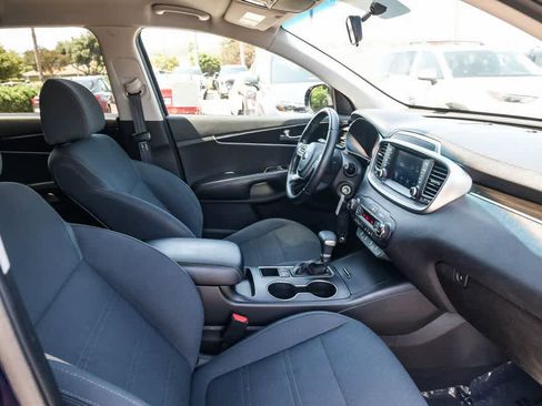 Used 2019 Kia Sorento S FWD image 15