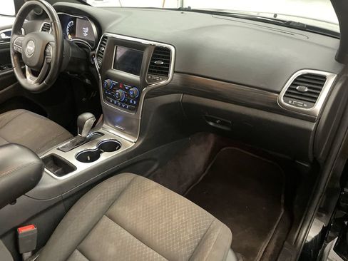 Used 2019 Jeep Grand Cherokee Laredo AWD/4WD image 21