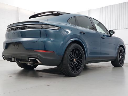 Certified 2025 Porsche Cayenne Coupe AWD/4WD image 7