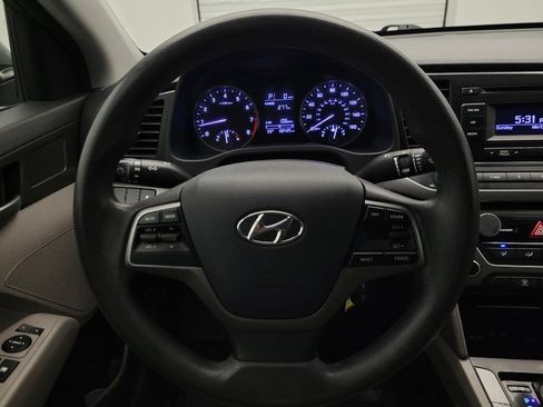 Used 2017 Hyundai Elantra SE image 22