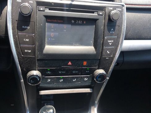 Used 2016 Toyota Camry SE FWD image 2