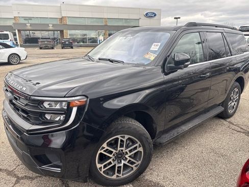 Used 2025 Ford Expedition Active image 2