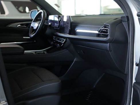 Used 2024 Chevrolet Traverse LT image 33