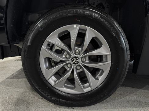 Used 2026 Toyota Sienna LE FWD image 10