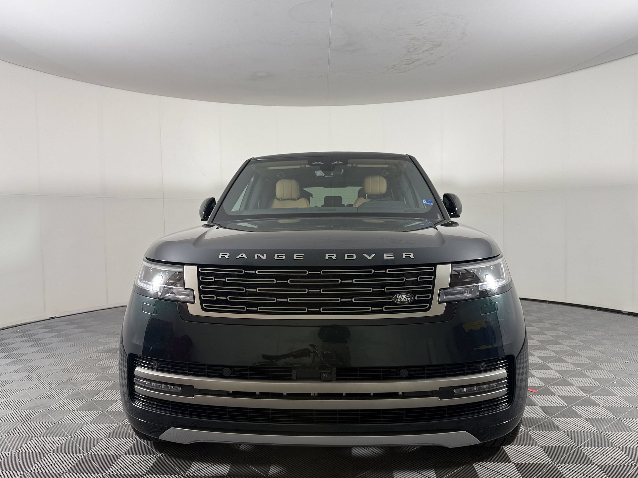 Used 2026 Land Rover Range Rover Long Wheelbase SE AWD/4WD image 6