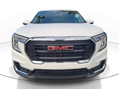 Used 2023 GMC Terrain SLE FWD image 2