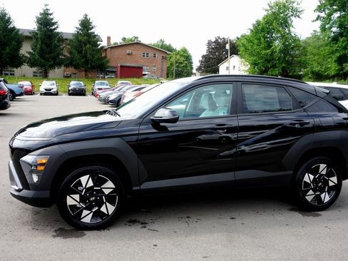 Used 2024 Hyundai Kona SEL w/ Convenience Package image 2