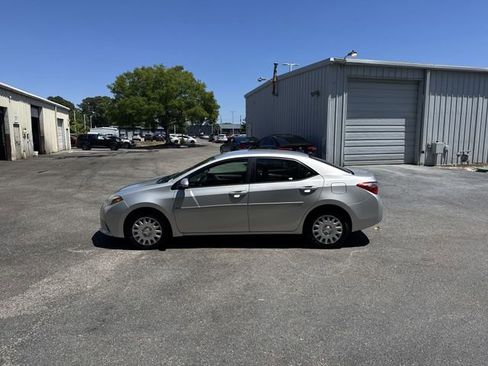 Used 2016 Toyota Corolla LE FWD image 8