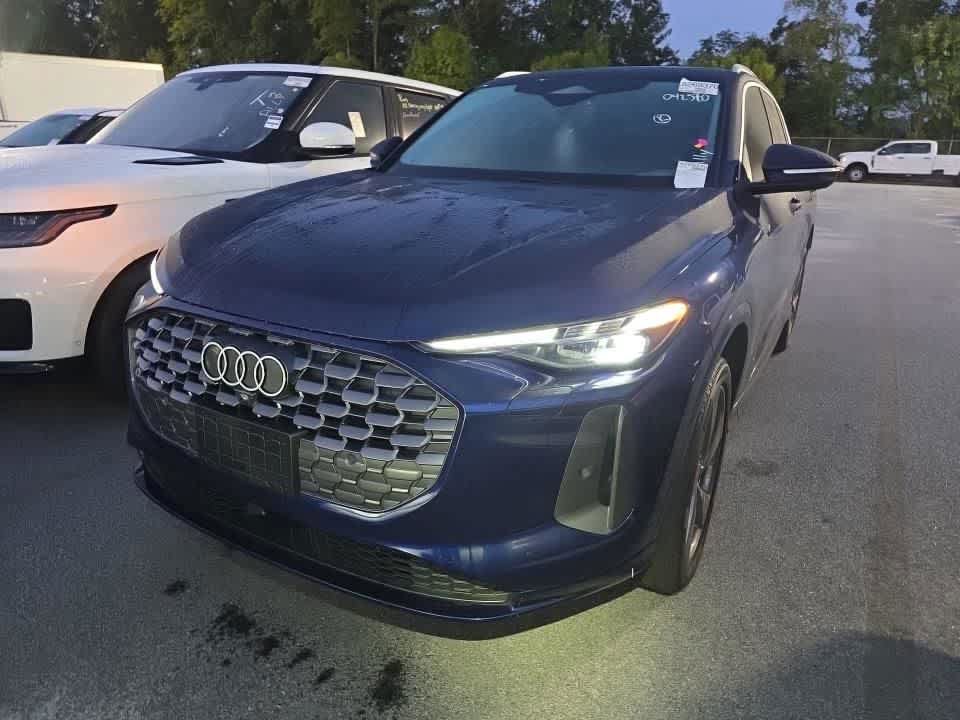 Used 2025 Audi Q5 Premium Plus AWD/4WD image 2