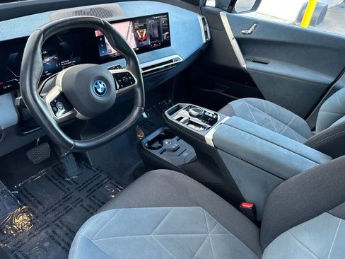 Used 2023 BMW iX xDrive50 w/ Sport Package image 9