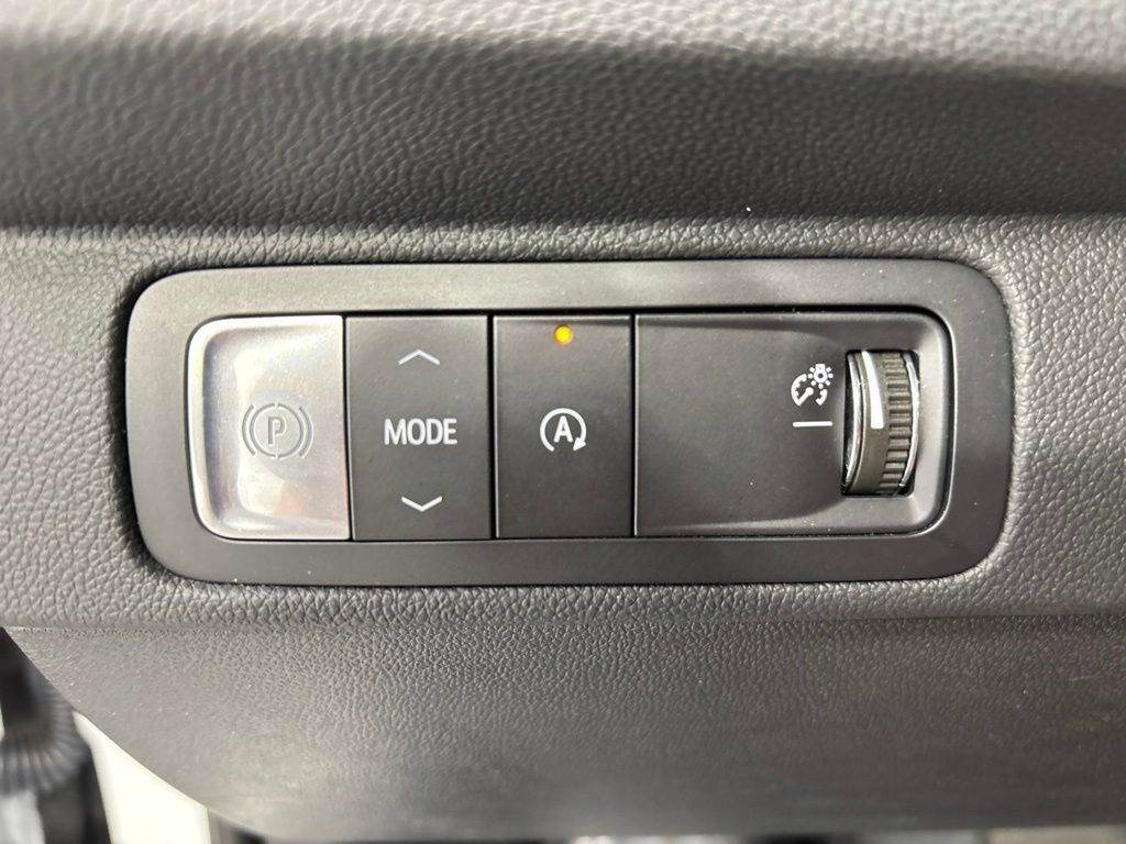 Used 2026 Chevrolet Traverse LT FWD image 39