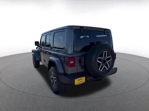Used 2025 Jeep Wrangler Unlimited Sahara AWD/4WD image 11