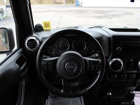 Used 2011 Jeep Wrangler Sahara w/ Connectivity Group AWD/4WD image 18