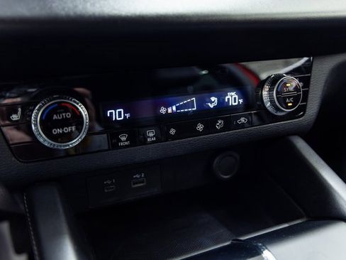 Used 2023 Mitsubishi Outlander SE image 18