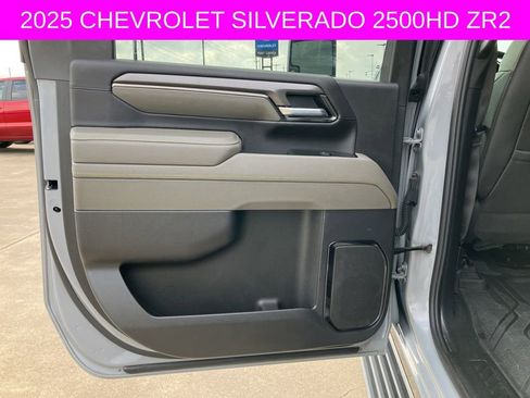Used 2025 Chevrolet Silverado 2500 ZR2 w/ Technology Package image 17