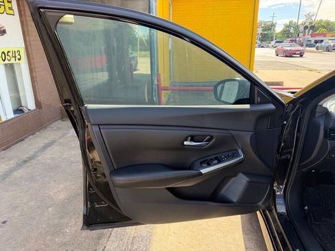 Used 2023 Nissan Sentra SR w/ Midnight Edition Package FWD image 9