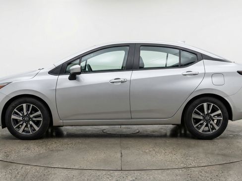 Used 2025 Nissan Versa SV image 5