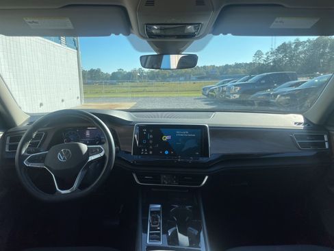 Used 2025 Volkswagen Atlas SE image 9